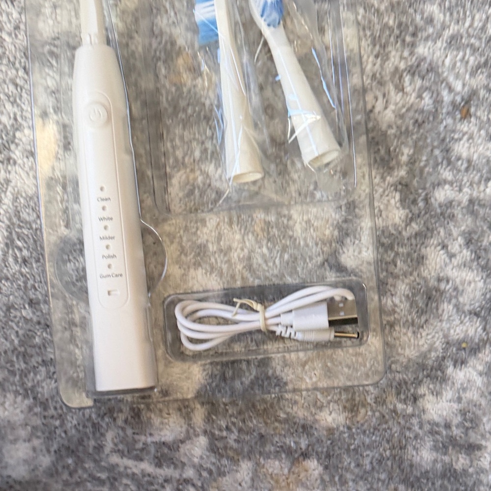 Electric Rechargeable Toothbrush with Replacement Heads - White